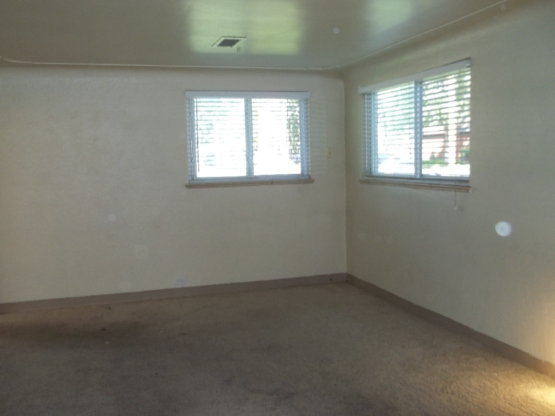 410 E Kentucky Ave - Photo 3 of 16