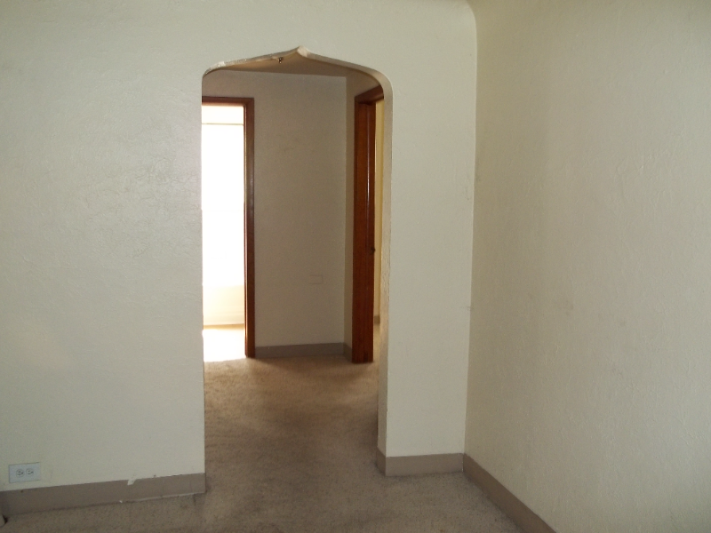 410 E Kentucky Ave - Photo 4 of 16