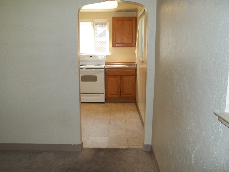 410 E Kentucky Ave - Photo 5 of 16