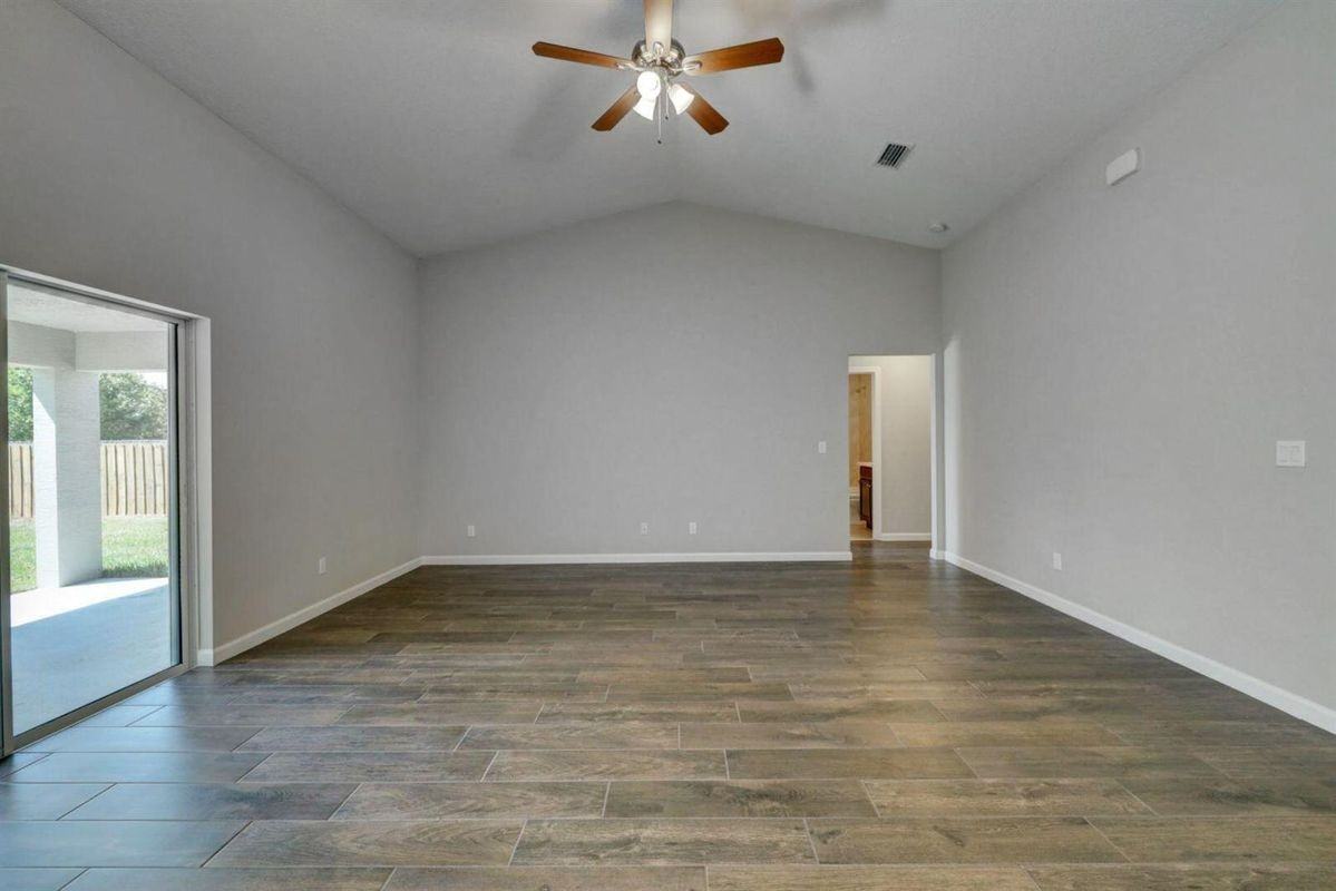 2850 Sw Rosetta St - Photo 5 of 27