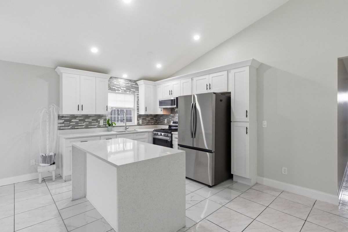1527 Brookebridge Dr - Photo 3 of 6