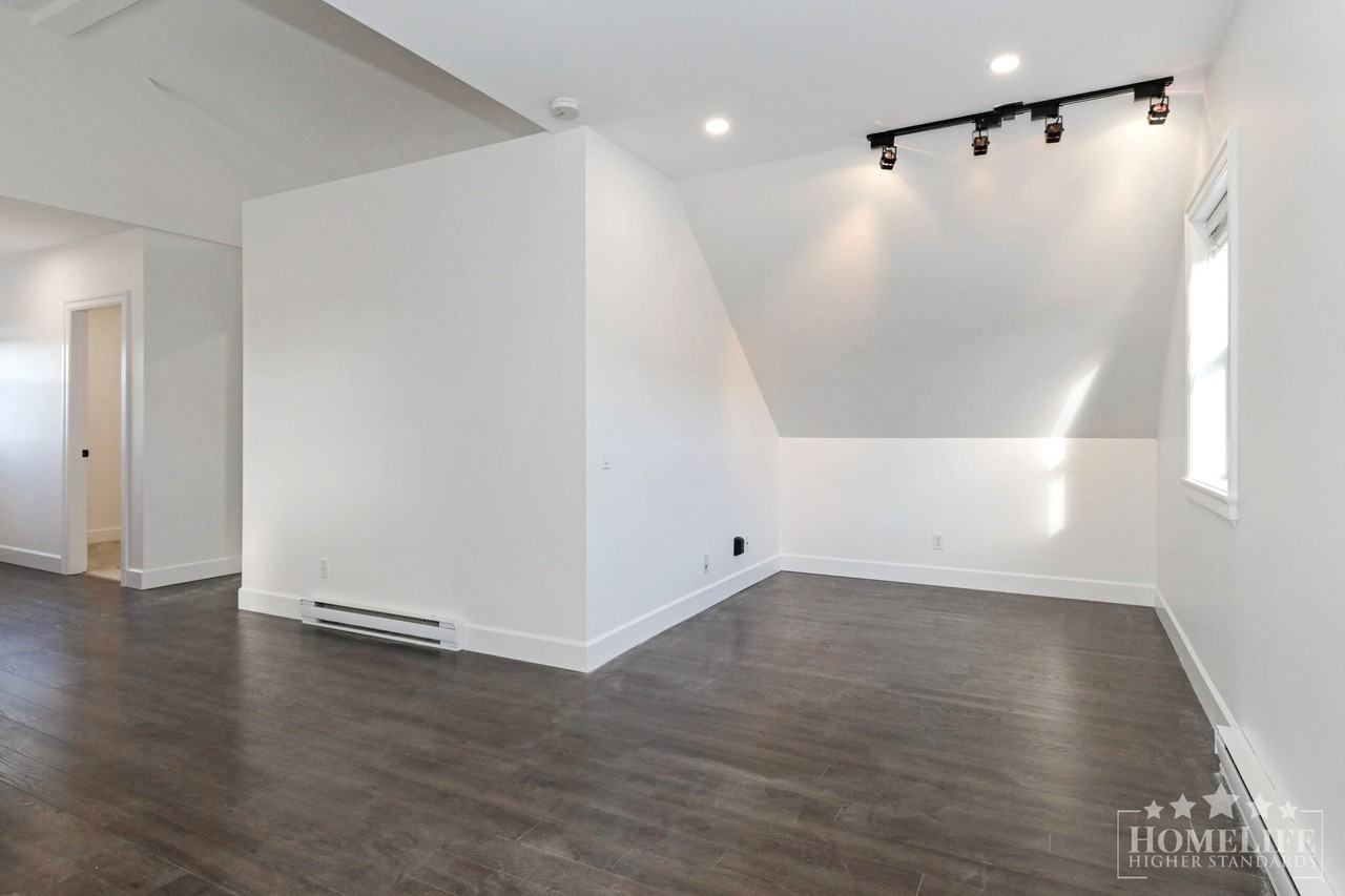 3376 232 St - Photo 2 of 12