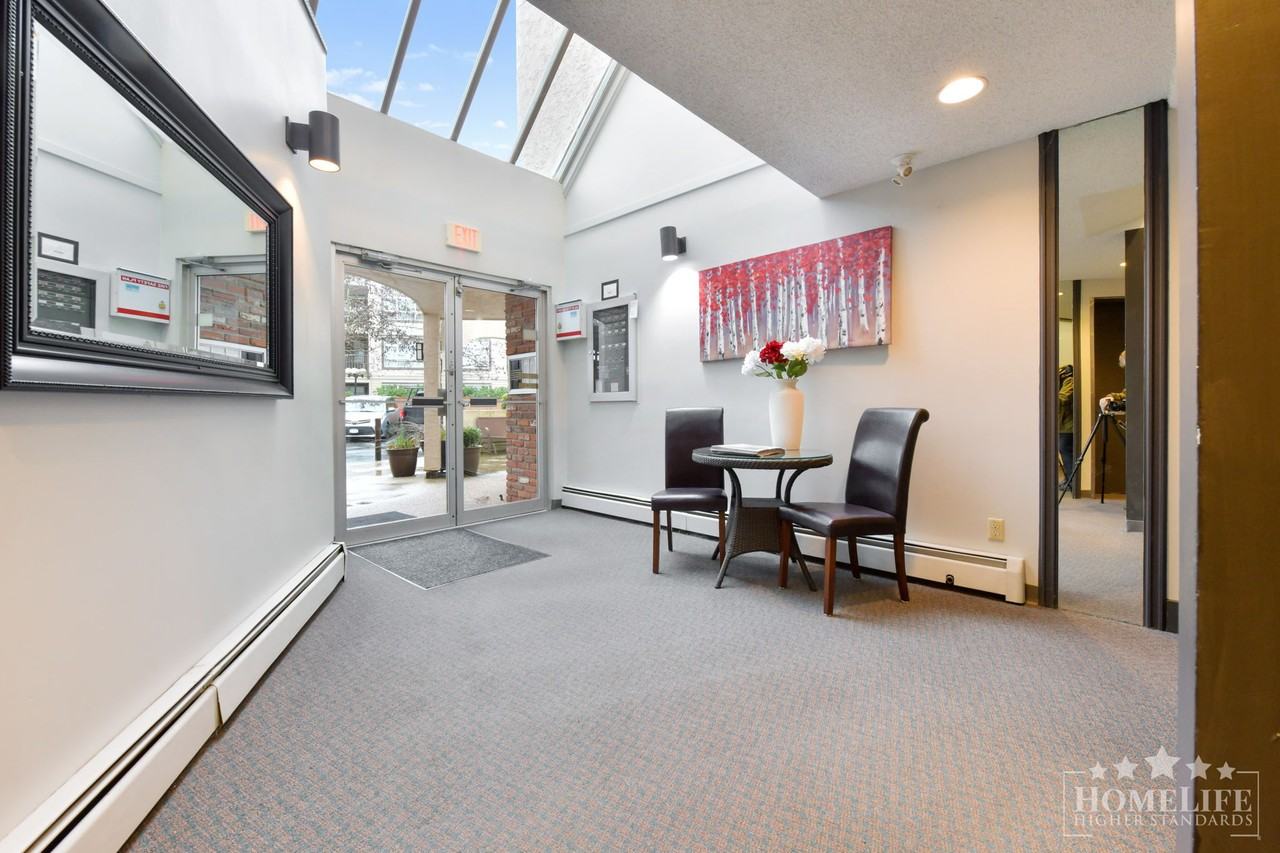 1860 Southmere Cres E - Photo 2 of 16