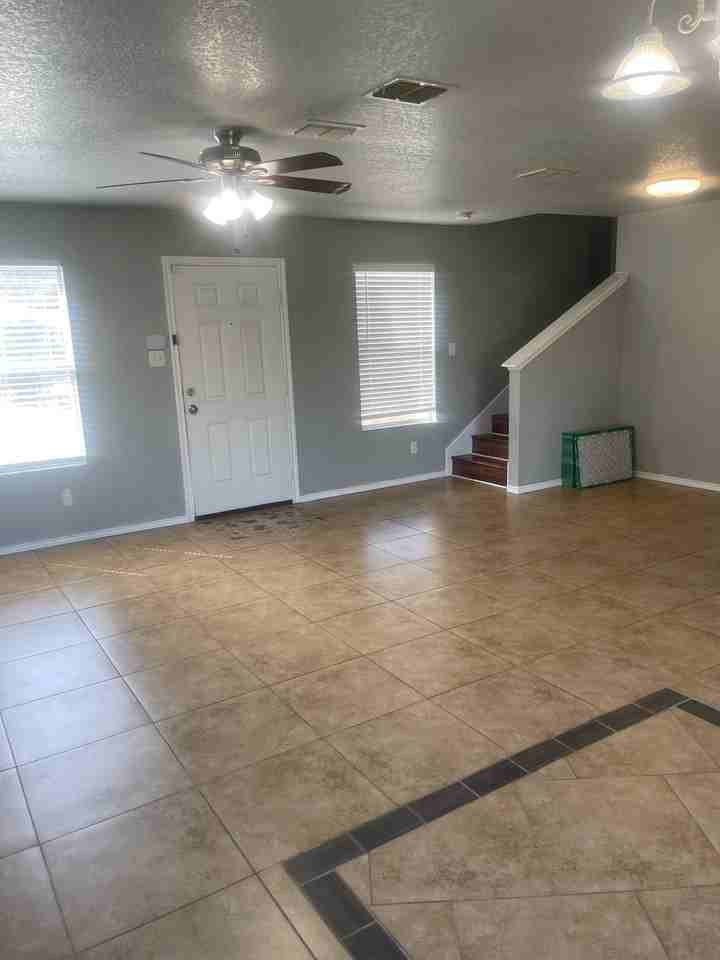 620 Northgap Dr #1 - Photo 3 of 10