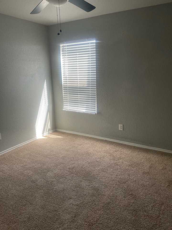 620 Northgap Dr #1 - Photo 5 of 10