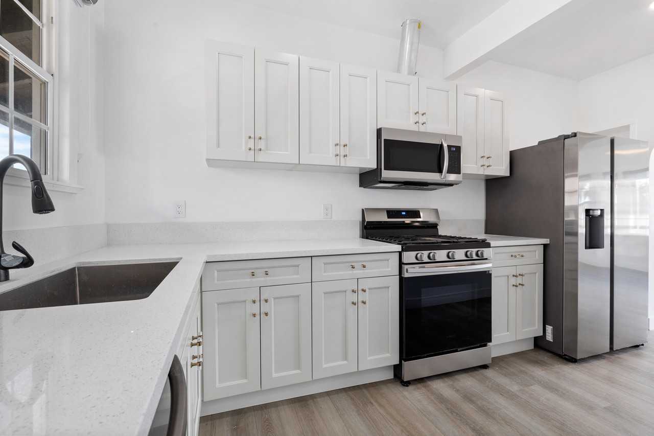 1524 N Sycamore St #7 - Photo 2 of 33