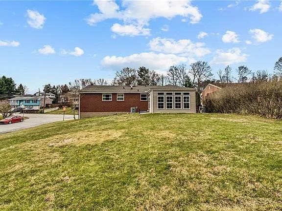 353 Crescent Garden Dr #NA - Photo 2 of 13