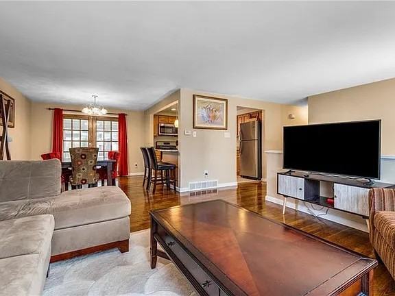 353 Crescent Garden Dr #NA - Photo 3 of 13