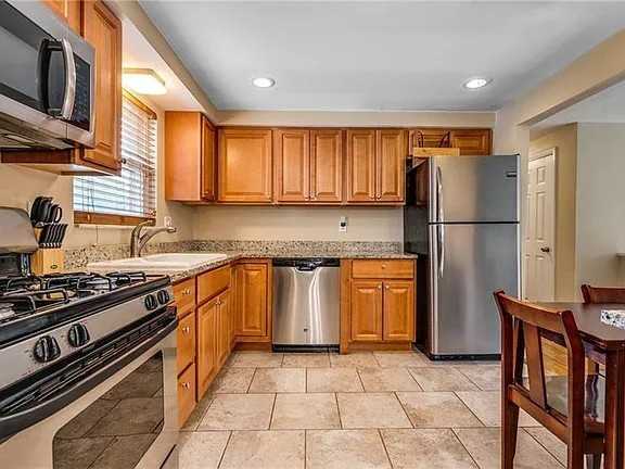 353 Crescent Garden Dr #NA - Photo 4 of 13