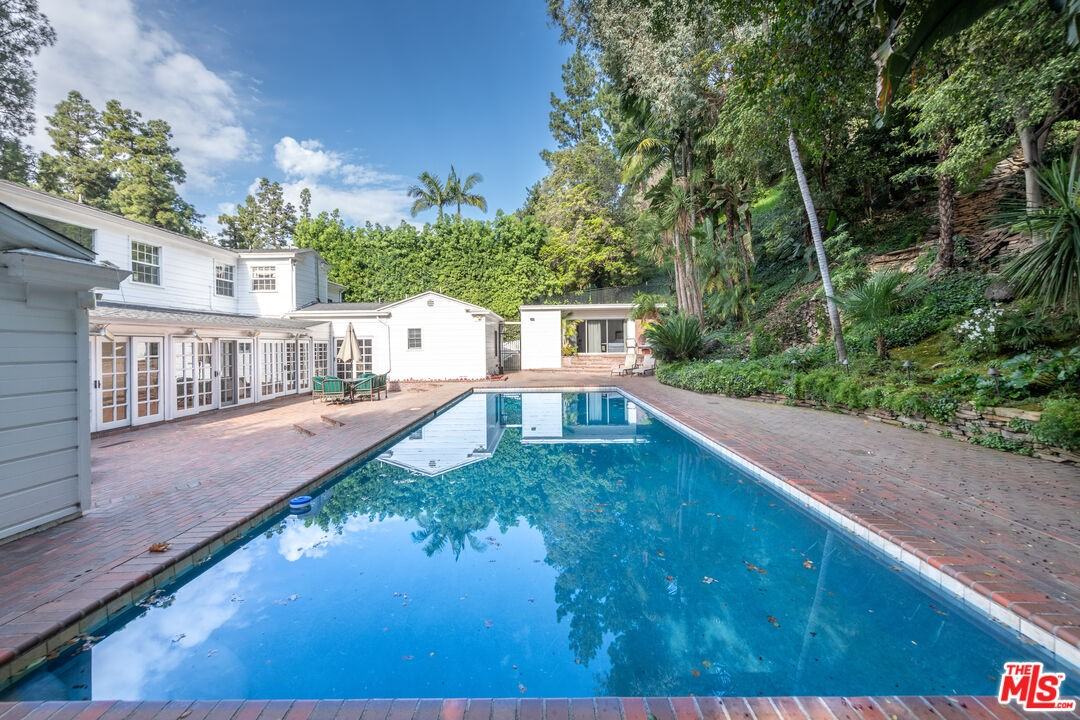 1148 Coldwater Canyon Dr #1 - Photo 3 of 30