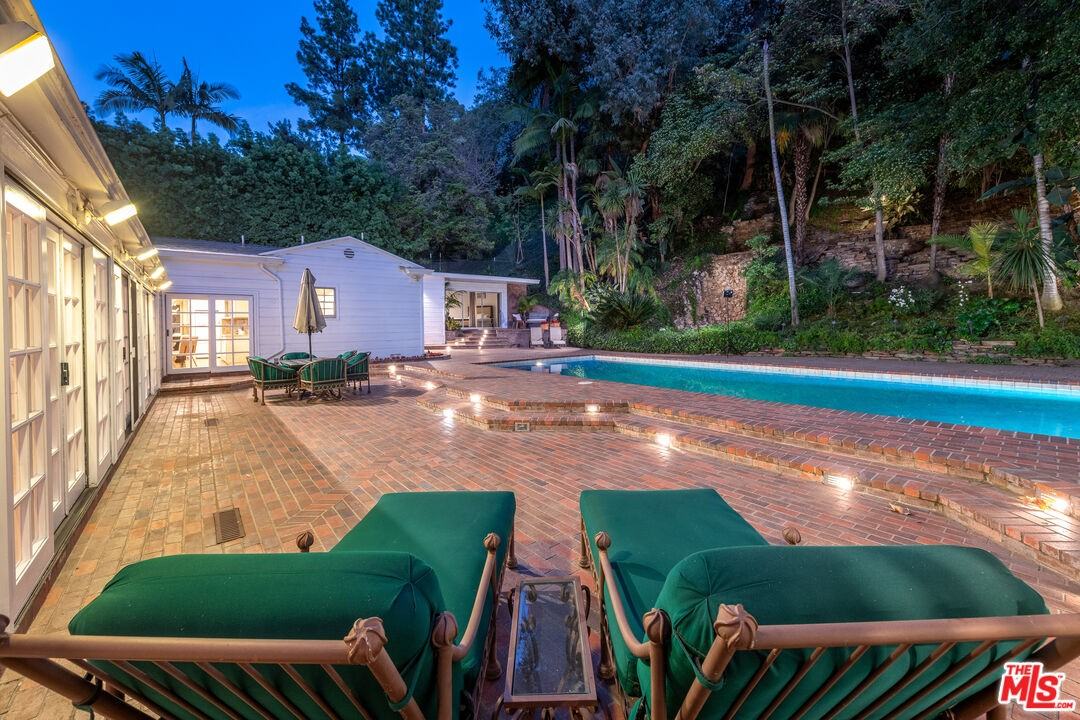 1148 Coldwater Canyon Dr #1 - Photo 4 of 30