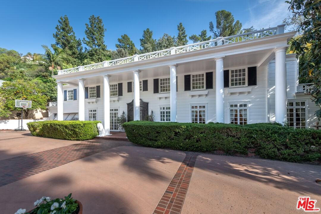 1148 Coldwater Canyon Dr #1 - Photo 6 of 30