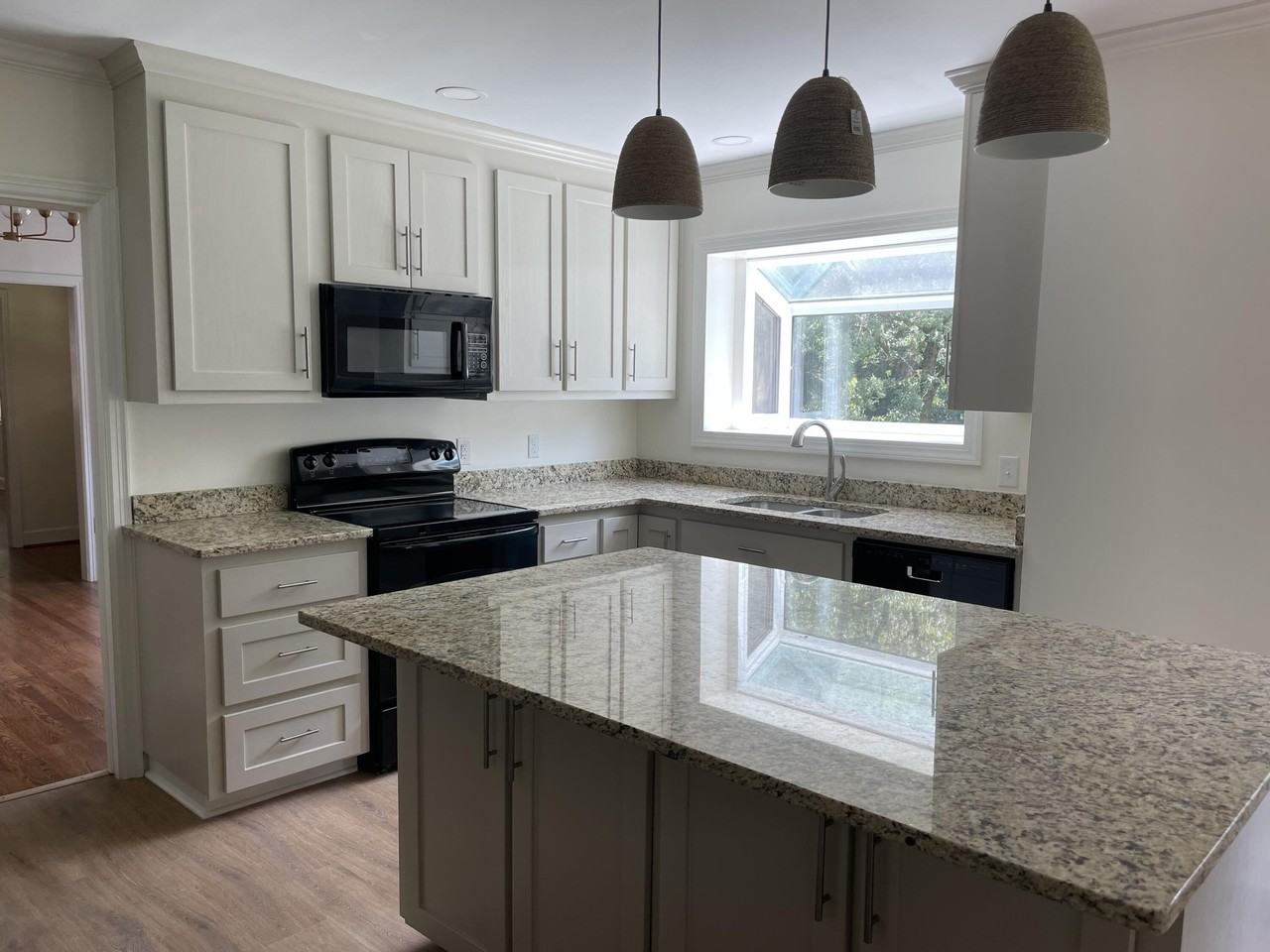 1516 Highland Park Dr Sw - Photo 2 of 18