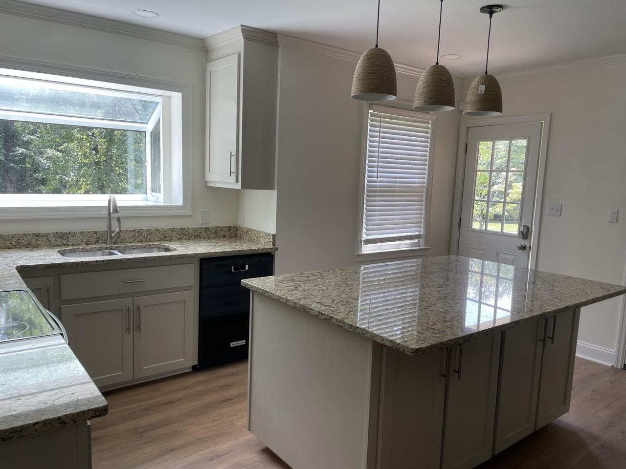 1516 Highland Park Dr Sw - Photo 3 of 18