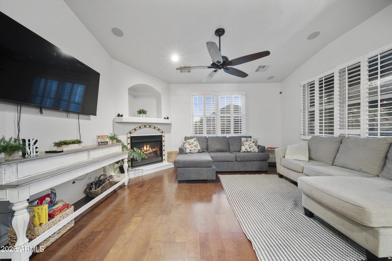 17239 W Ironwood St - Photo 7 of 39