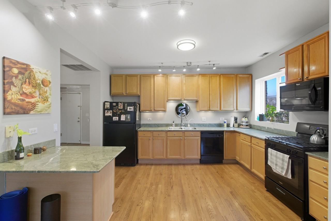 1448 W Arthur Ave #3 - Photo 5 of 12