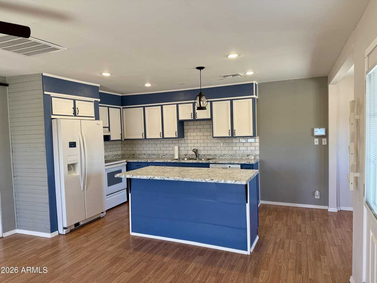 513 W Melrose Dr - Photo 3 of 18