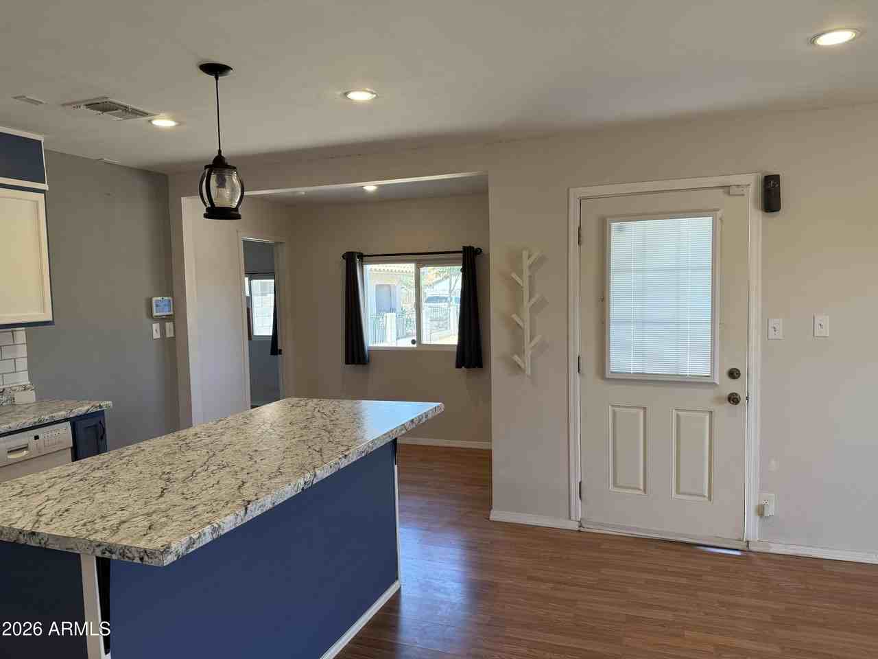 513 W Melrose Dr - Photo 6 of 18