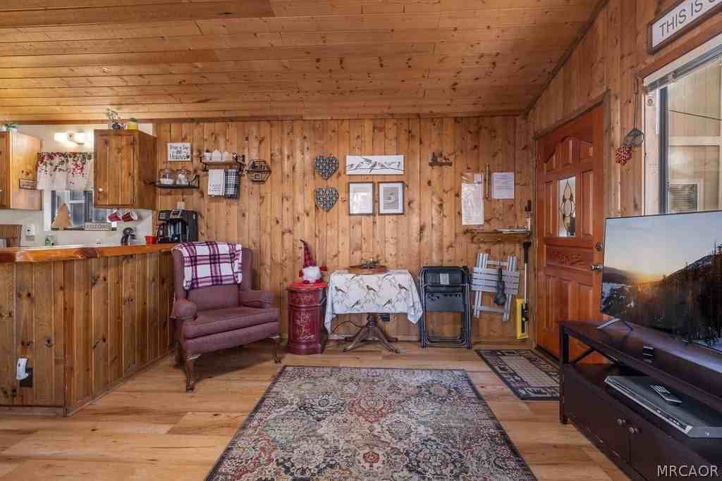 741 Kern Ave - Photo 5 of 22