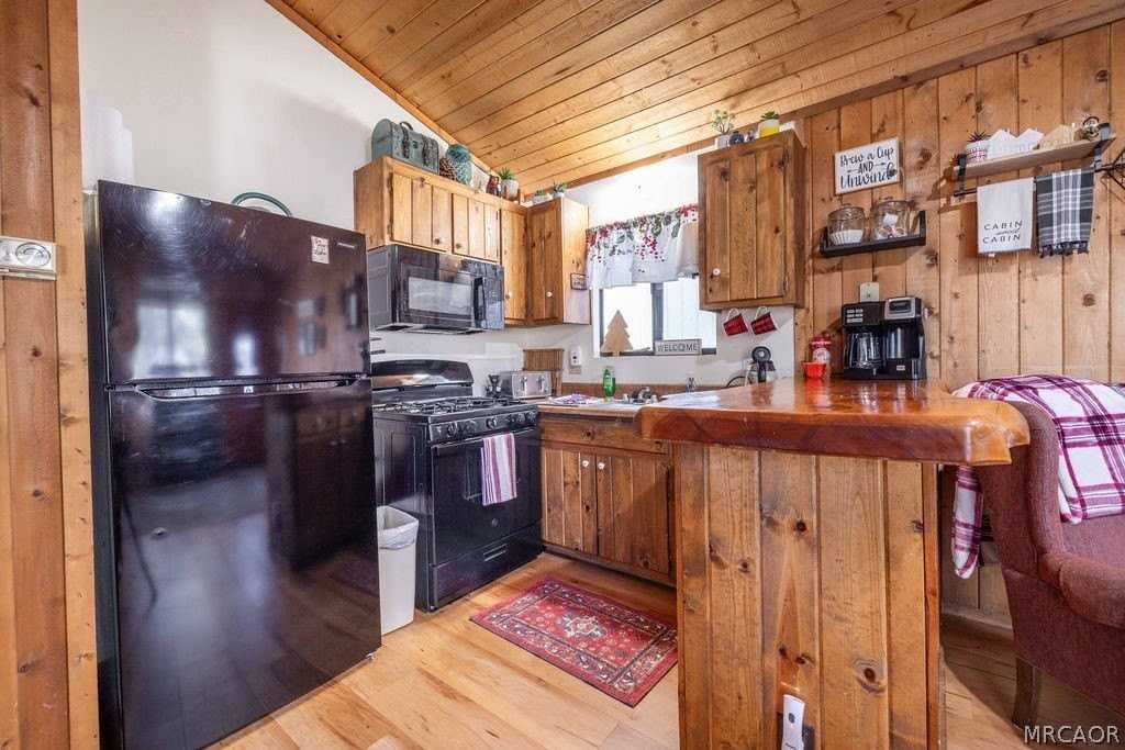 741 Kern Ave - Photo 7 of 22