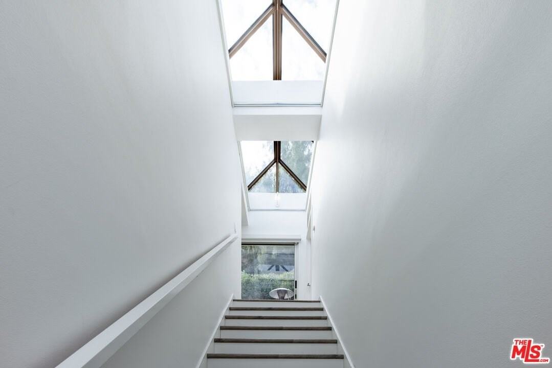 6835 Pacific View Dr - Photo 7 of 16