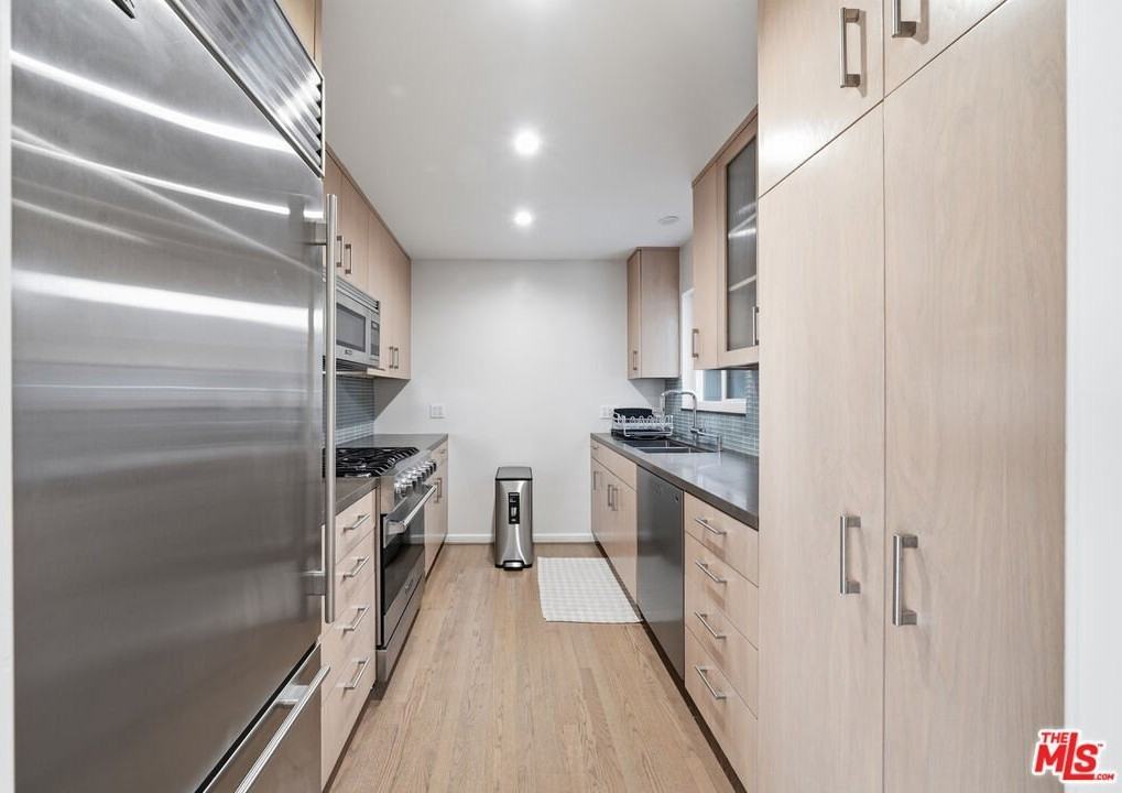 1342 Stanford St Apt 7 - Photo 6 of 25