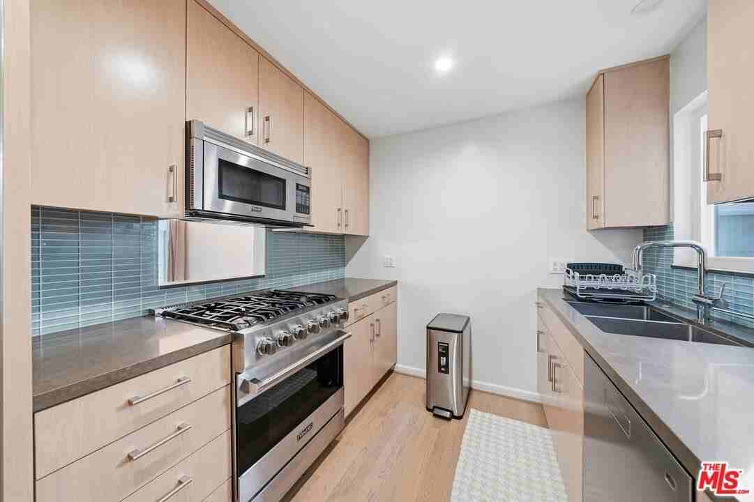 1342 Stanford St Apt 7 - Photo 7 of 25