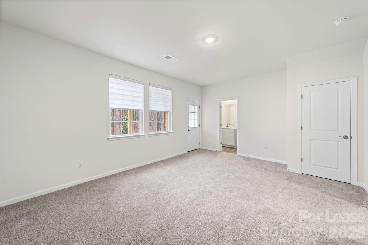 1111 Bandon Dr - Photo 4 of 39