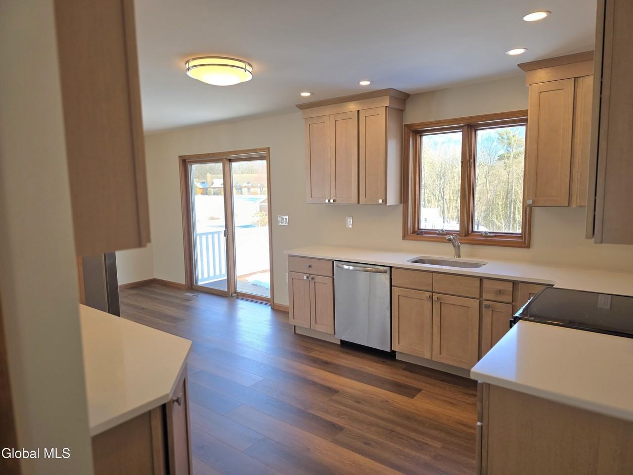 7 Pineview Ct Unit A - Photo 4 of 28