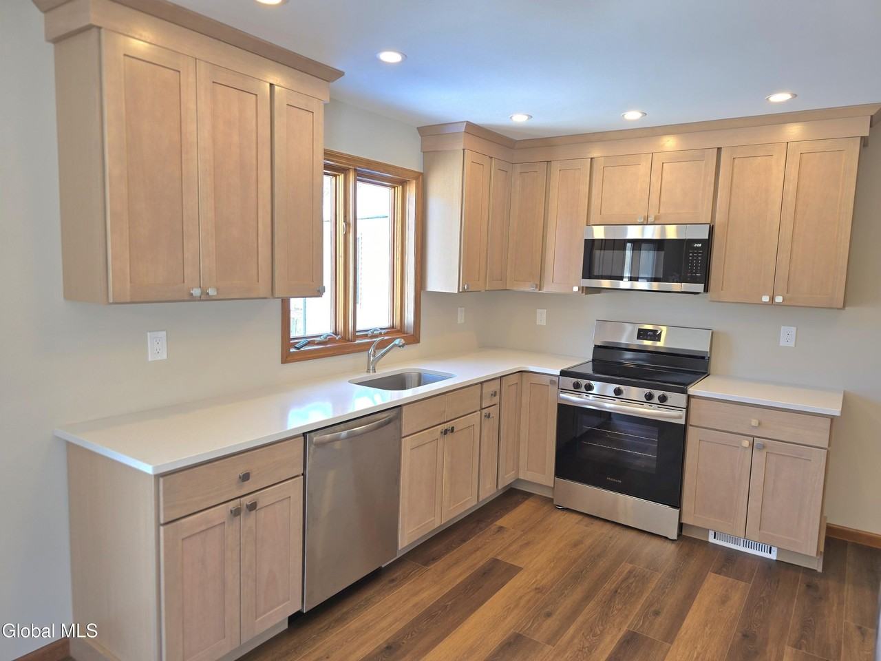 7 Pineview Ct Unit A - Photo 5 of 28