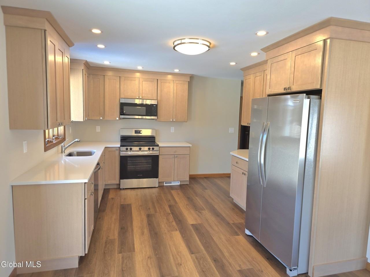 7 Pineview Ct Unit A - Photo 6 of 28