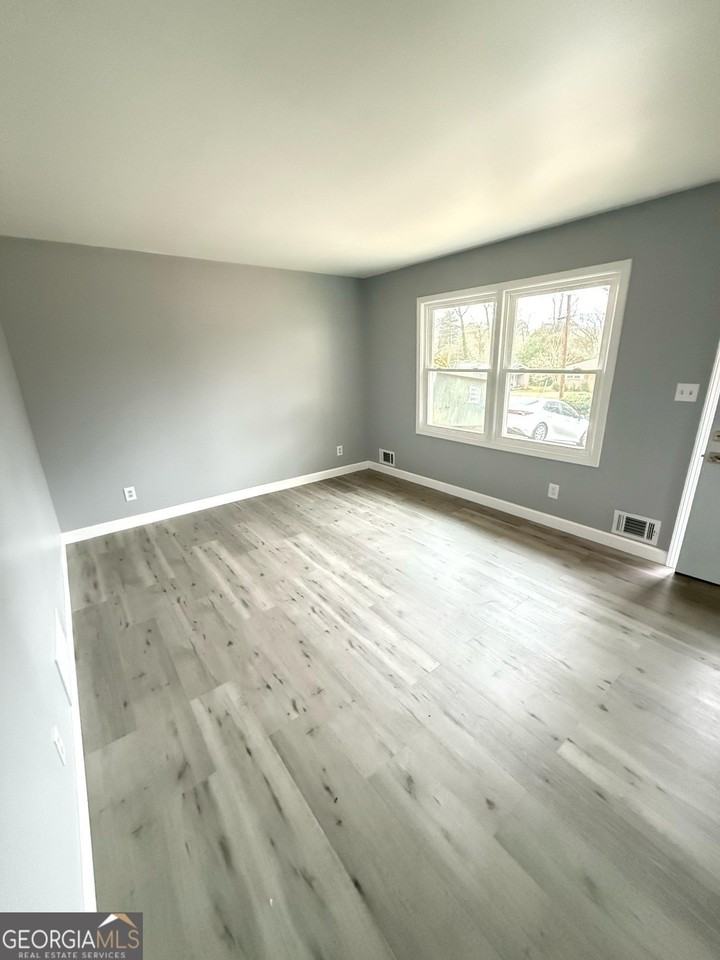 2242 Chamois Ct - Photo 3 of 11