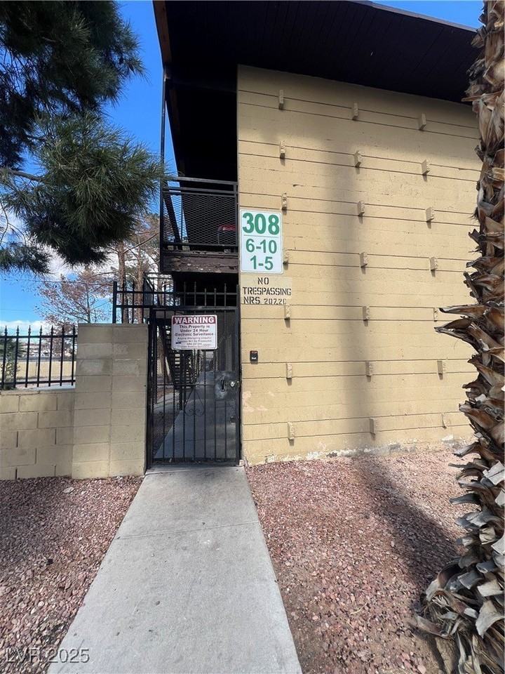 308 W Cincinnati Ave #8 - Photo 3 of 9