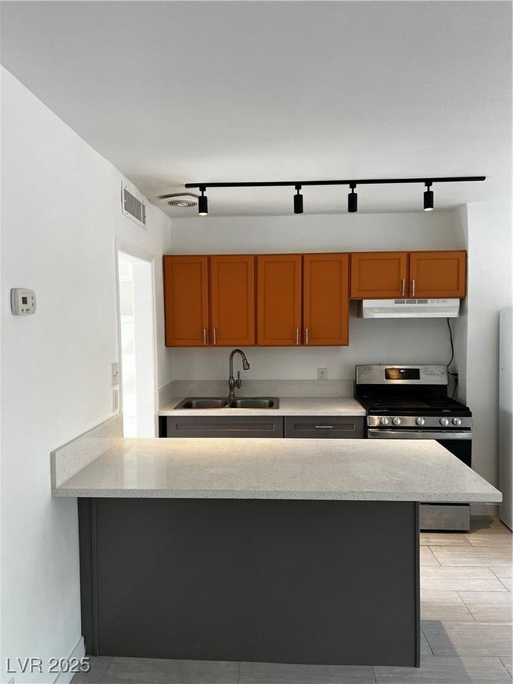 308 W Cincinnati Ave #8 - Photo 5 of 9