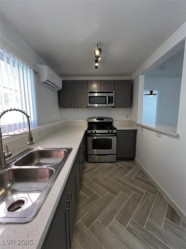 309 W Cincinnati Ave #18 - Photo 6 of 11