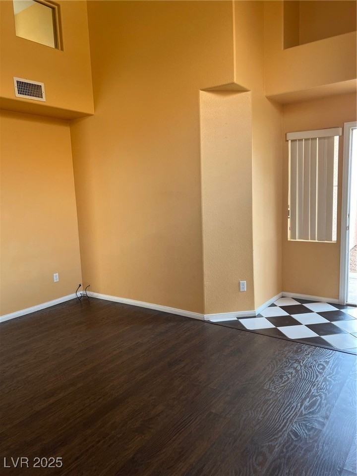 212 Silver Castle St #NA - Photo 4 of 24