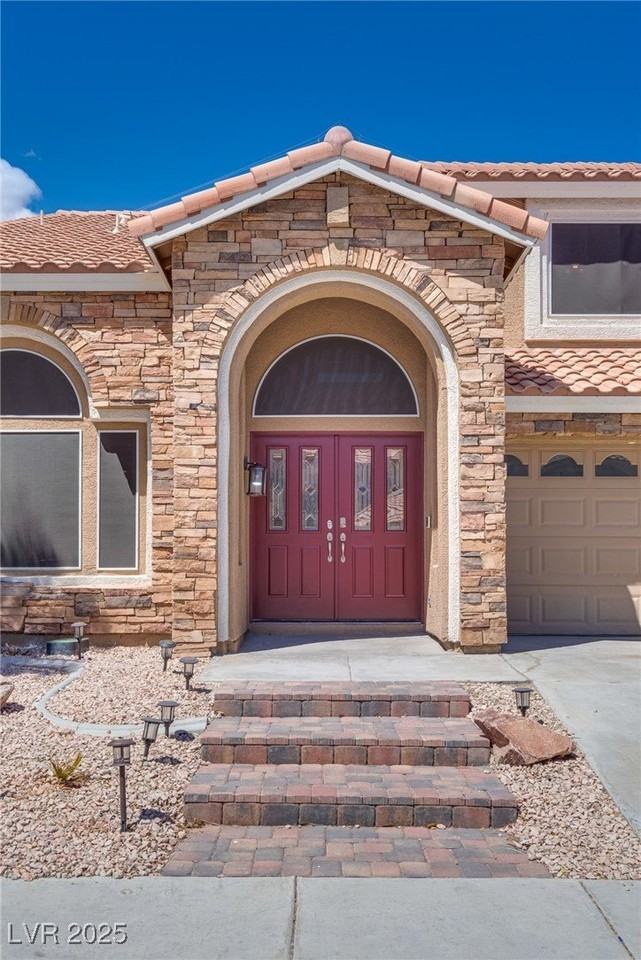 3913 Diamond Ridge St - Photo 3 of 46