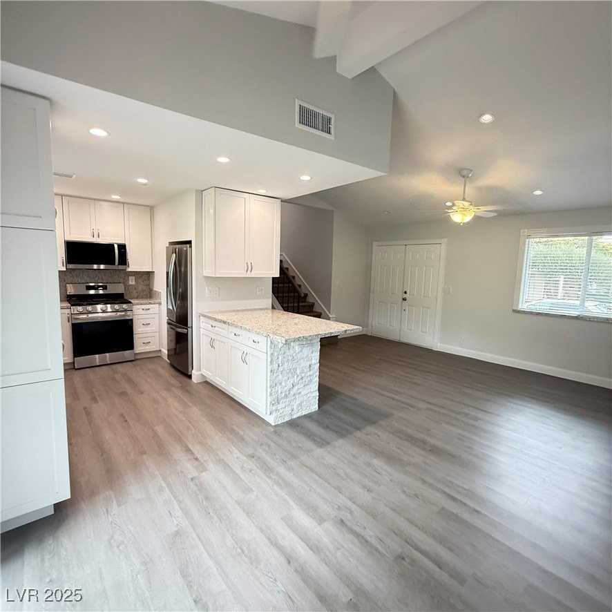 508 Woodcrest Ct - Photo 4 of 44