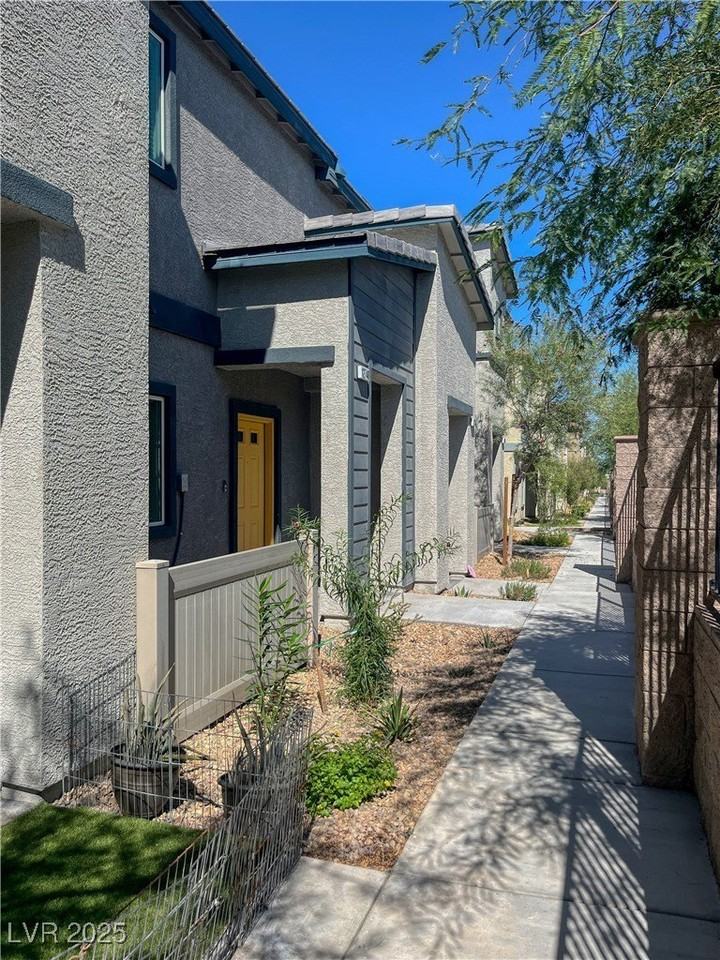 12748 Feathersong St - Photo 6 of 30