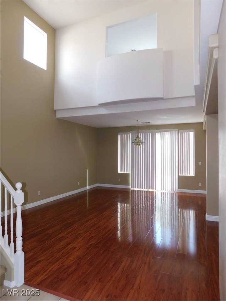 9587 Magnificent Ave - Photo 4 of 39