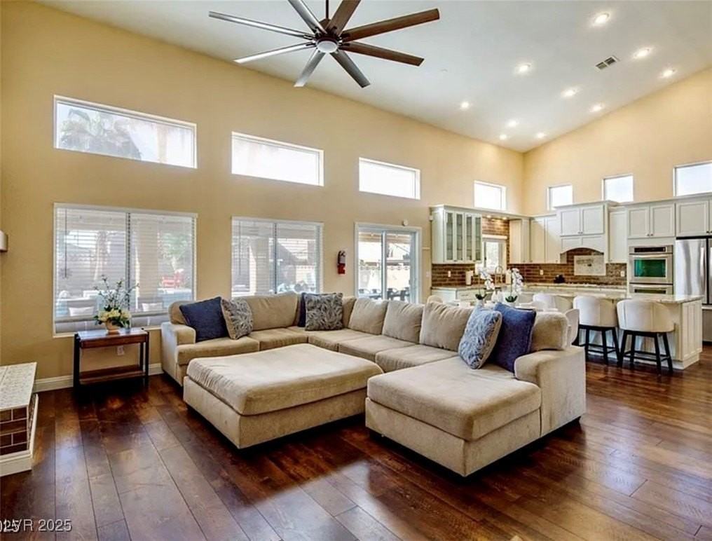 7469 Thornsby Ct - Photo 7 of 27