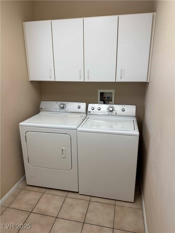 10336 Miners Gulch Ave - Photo 5 of 36