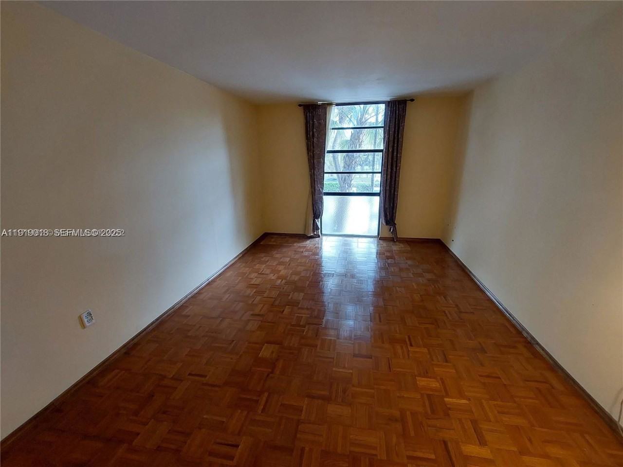 2080 Ne 167th St - Photo 4 of 8