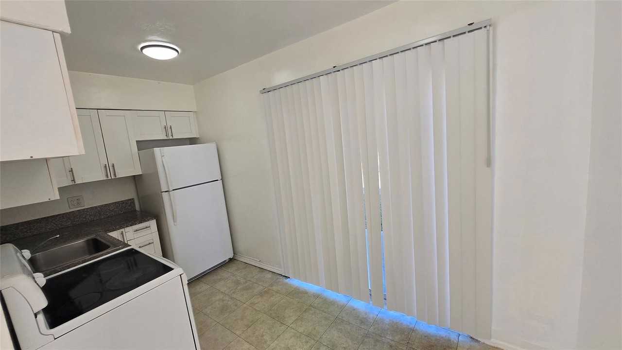 16951 Ne 18th Ave - Photo 7 of 8