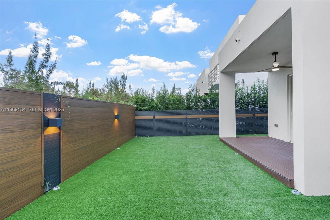 Nw 68th Ter - Photo 2 of 8