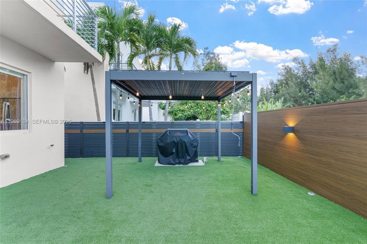 Nw 68th Ter - Photo 4 of 8