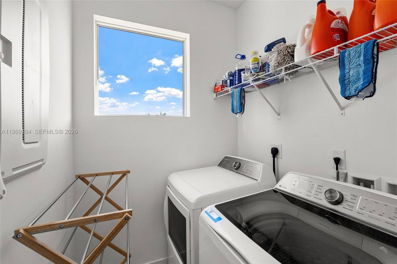 Nw 68th Ter - Photo 6 of 8