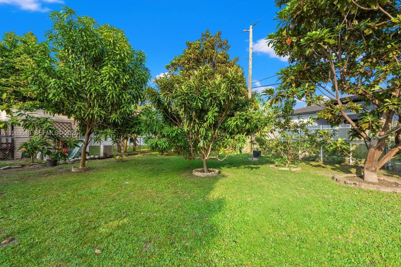 Sw 122nd Pl - Photo 3 of 8