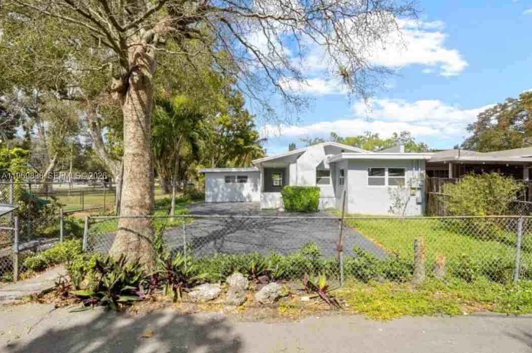 N Golf Dr - Photo 2 of 8