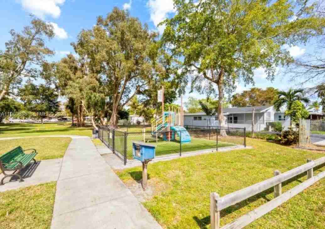 N Golf Dr - Photo 3 of 8